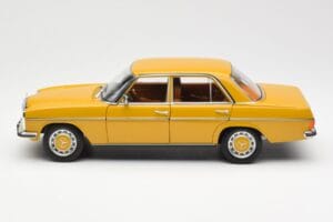 Mercedes 200/8 W115 Sahara Giallo Norev 1:18 183771 Pressofusione — immagine 4 di 8