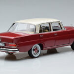 Mercedes 200 W110 Rosso Norev 1:18 - image 3 of 7