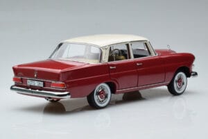 Mercedes 200 W110 Rosso Norev 1:18 183706 Pressofusione — immagine 3 di 7