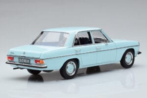 Mercedes 200 W115 Norev 1:18 183777 Pressofusione — immagine 3 di 7