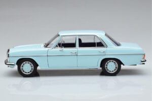 Mercedes 200 W115 Norev 1:18 183777 Pressofusione — immagine 4 di 7