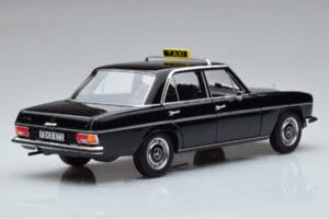 Mercedes 200 W115 Taxi Norev 1:18 183776 Pressofusione — immagine 3 di 7