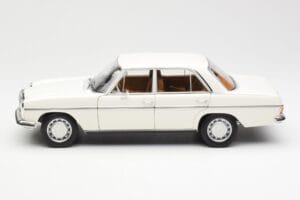 Mercedes 200 W115 Bianco Norev 1:18 183770 Pressofusione — immagine 4 di 8