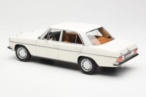 Mercedes 200 W115 Bianco Norev 1:18 183770 Pressofusione — immagine 7 di 8