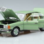 Mercedes 200 W123 Verde Norev 1:18 183796 Pressofusione - image 2 of 7