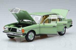 Mercedes 200 W123 Verde Norev 1:18 183796 Pressofusione — immagine 2 di 7