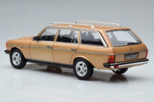 Mercedes 200T S123 AMG Package Beige Norev 1:18 183739 Pressofusione — immagine 7 di 9