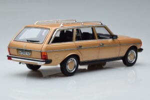 Mercedes 200T S123 Beige Norev 1:18 183738 Pressofusione — immagine 3 di 9
