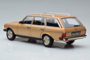 Mercedes 200T S123 Beige Norev 1:18 183738 Pressofusione — immagine 7 di 9