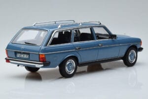 Mercedes 200T S123 Blu Norev 1:18 183737 Pressofusione — immagine 3 di 7
