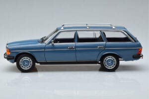 Mercedes 200T S123 Blu Norev 1:18 183737 Pressofusione — immagine 4 di 7