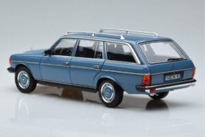 Mercedes 200T S123 Blu Norev 1:18 183737 Pressofusione — immagine 6 di 7