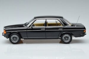 Mercedes 230E W123 Edizione Limitata Norev 1:18 183711 Pressofusione — immagine 5 di 8