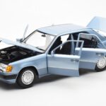Mercedes 230E W124 Azzurro Metallizzato Norev 1:18 - image 2 of 8