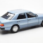 Mercedes 230E W124 Azzurro Metallizzato Norev 1:18 - image 3 of 8