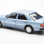 Mercedes 230E W124 Azzurro Metallizzato Norev 1:18 - image 7 of 8