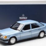 Mercedes 230E W124 Azzurro Metallizzato Norev 1:18 - image 8 of 8
