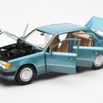 Mercedes 230E W124 Beryl Metallic Edizione Concessionario Norev 1:18 B66040698 - image 2 of 8