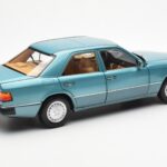 Mercedes 230E W124 Beryl Metallic Edizione Concessionario Norev 1:18 B66040698 - image 3 of 8