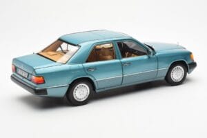 Mercedes 230E W124 Beryl Metallic Edizione Concessionario Norev 1:18 B66040698 Pressofusione — immagine 3 di 8