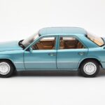 Mercedes 230E W124 Beryl Metallic Edizione Concessionario Norev 1:18 B66040698 - image 4 of 8