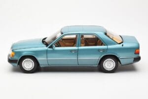Mercedes 230E W124 Beryl Metallic Edizione Concessionario Norev 1:18 B66040698 Pressofusione — immagine 4 di 8