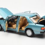 Mercedes 230E W124 Beryl Metallic Edizione Concessionario Norev 1:18 B66040698 - image 5 of 8