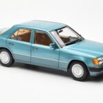 Mercedes 230E W124 Beryl Metallic Edizione Concessionario Norev 1:18 B66040698 - image 6 of 8