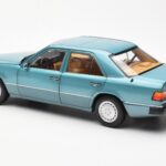Mercedes 230E W124 Beryl Metallic Edizione Concessionario Norev 1:18 B66040698 - image 7 of 8