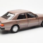 Mercedes 230E W124 Rosewood Metallic Edizione Concessionario Norev 1:18 B66040697 - image 3 of 8