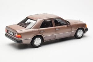 Mercedes 230E W124 Rosewood Metallic Edizione Concessionario Norev 1:18 B66040697 Pressofusione — immagine 3 di 8
