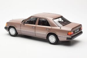 Mercedes 230E W124 Rosewood Metallic Edizione Concessionario Norev 1:18 B66040697 Pressofusione — immagine 7 di 8