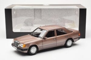 Mercedes 230E W124 Rosewood Metallic Edizione Concessionario Norev 1:18 B66040697 Pressofusione — immagine 8 di 8