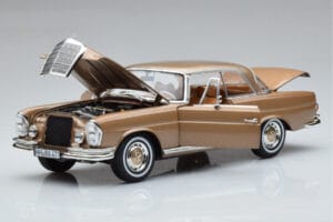 Mercedes 250 SE Coupe W111 Oro Metallizzato Norev 1:18 183759 Pressofusione — immagine 2 di 7