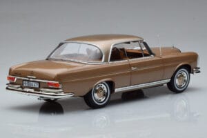 Mercedes 250 SE Coupe W111 Oro Metallizzato Norev 1:18 183759 Pressofusione — immagine 3 di 7