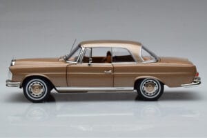 Mercedes 250 SE Coupe W111 Oro Metallizzato Norev 1:18 183759 Pressofusione — immagine 4 di 7