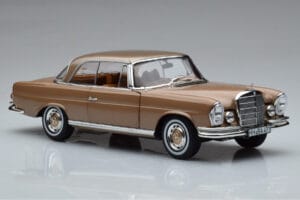Mercedes 250 SE Coupe W111 Oro Metallizzato Norev 1:18 183759 Pressofusione — immagine 5 di 7