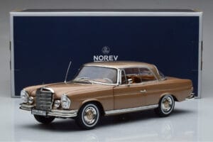 Mercedes 250 SE Coupe W111 Oro Metallizzato Norev 1:18 183759 Pressofusione — immagine 7 di 7