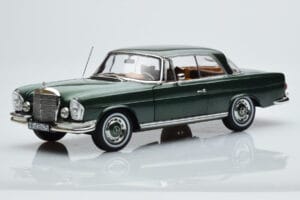 Mercedes 250 SE Coupe W111 Verde Metallizzato Edizione Limitata Norev 1:18 183764 Pressofusione