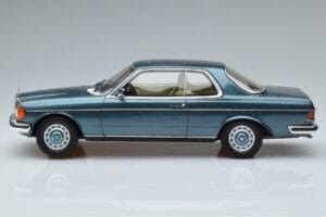 Mercedes 280 CE C123 Blu Otto 1:18 OT627 Resina — immagine 3 di 6