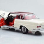 Mercedes 280 SE W108 Bianco AUTOart 1:18 - image 3 of 8