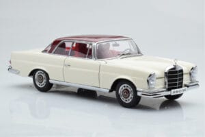 Mercedes 280 SE W108 Bianco AUTOart 1:18 76287 Pressofusione — immagine 6 di 8