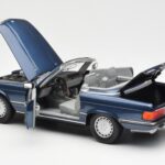 Mercedes 300 SL R107 Blu Nautico Norev 1:18 183466 - image 5 of 8