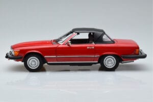 Mercedes 450 SL R107 Versione US Rosso Norev 1:18 183729 Pressofusione — immagine 4 di 8