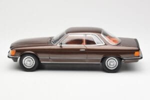 Mercedes 500 SLC C107 Marrone KK-Scale 1:18 180851 Pressofusione — immagine 3 di 6
