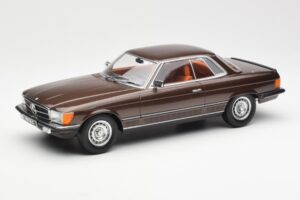 Mercedes 500 SLC C107 Marrone KK-Scale 1:18 180851