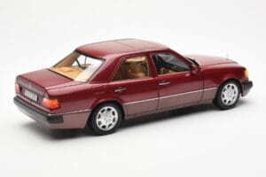 Mercedes 500E W124 Rosso Metallic Edizione Concessionario Norev 1:18 B66040699 Pressofusione — immagine 3 di 8