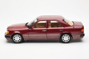 Mercedes 500E W124 Rosso Metallic Edizione Concessionario Norev 1:18 B66040699 Pressofusione — immagine 4 di 8