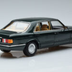Mercedes 560 SEL W126 Verde Scuro Metallizzato Norev 1:18 - image 3 of 7