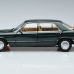 Mercedes 560 SEL W126 Verde Scuro Metallizzato Norev 1:18 - image 4 of 7